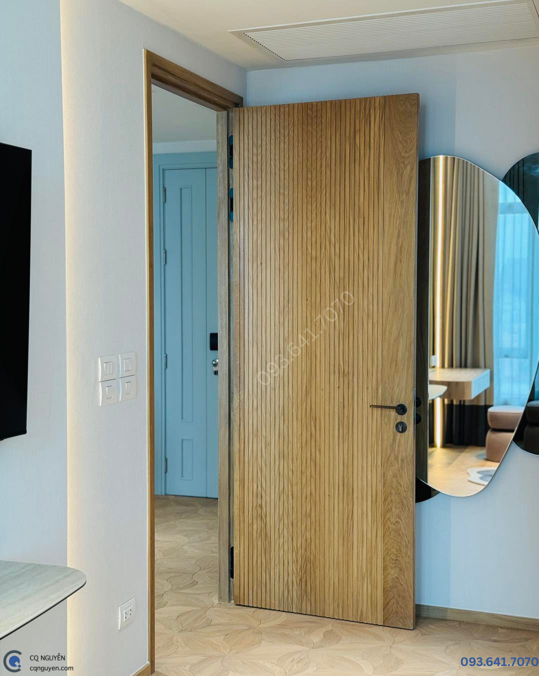 Cua phong go Soi trang