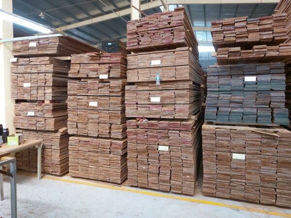 Gỗ thông biến tính nguyên liệu