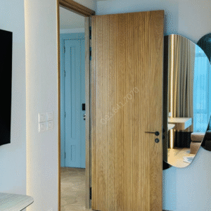 Cua phong go Soi trang