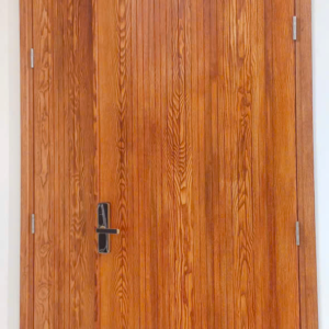 Cửa chính gỗ Tần bì