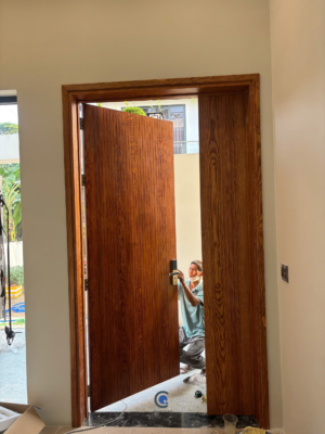 Cửa chính gỗ Tần bì